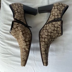 Vintage Coach A3971 Daphne Logo Khaki/Mohagany women's Shoes Size 6